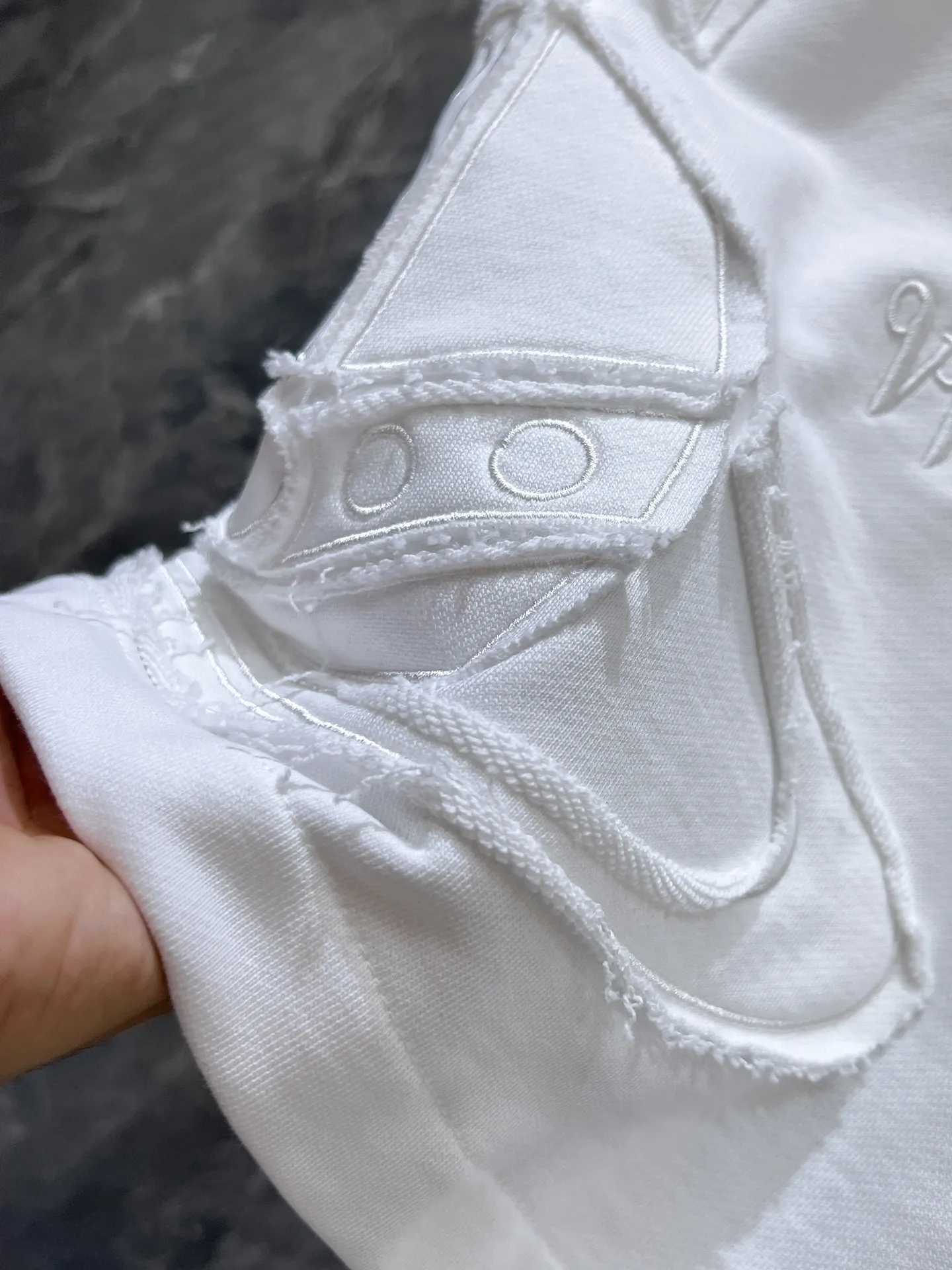 The Queen Mother's three-standard complete 2026 summer New Arrival men's casual shorts, advanced custom-made fabric Breathable fabric, Breathable elasticity and comfort, impeccable details, top-grade accessories, original logo design concept, delicate and soft feel! The upper body fit is awesome! Size: M-XXXL Please state your height and weight when ordering